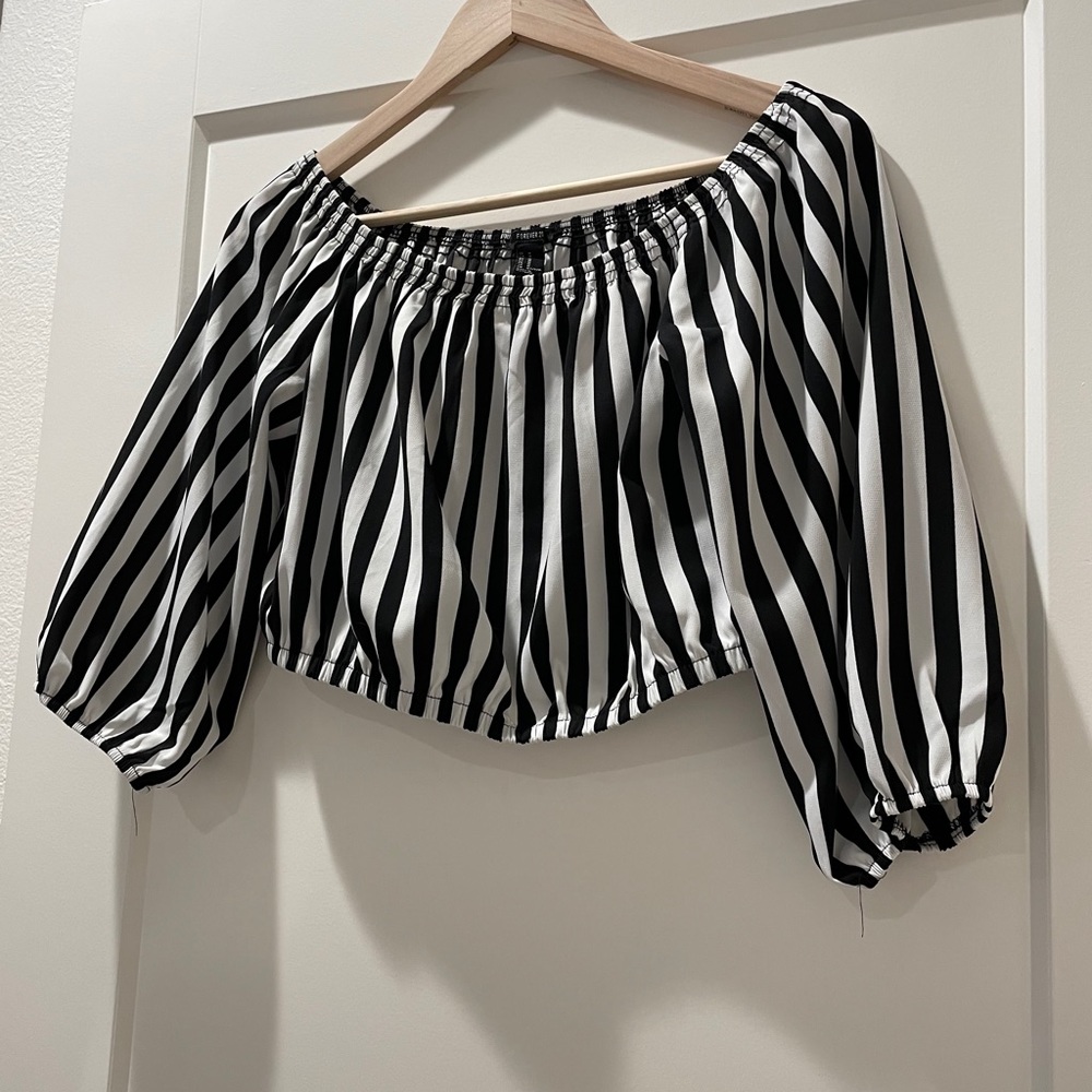 Forever 21 Vertical Striped Crop Peasant Top M